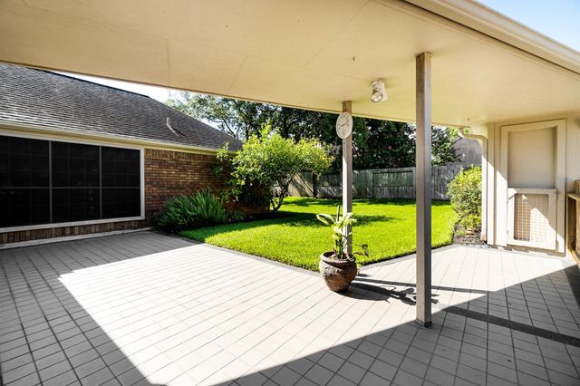 15406 Greenleaf Lane, Houston, TX 77062