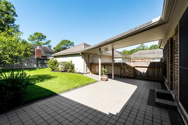15406 Greenleaf Lane, Houston, TX 77062