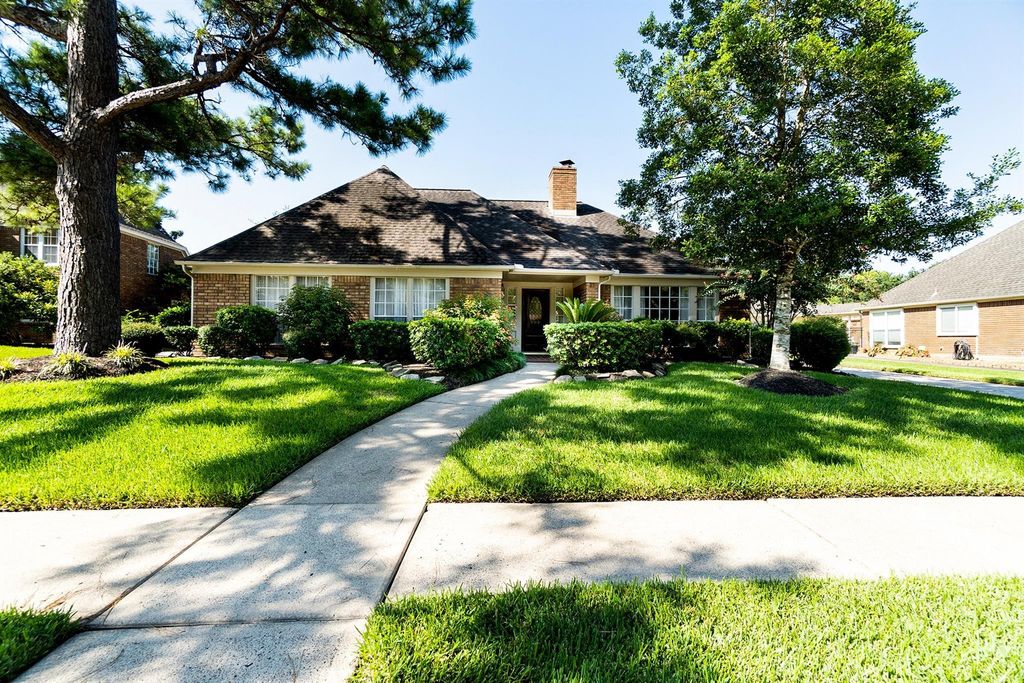 15406 Greenleaf Lane, Houston, TX 77062