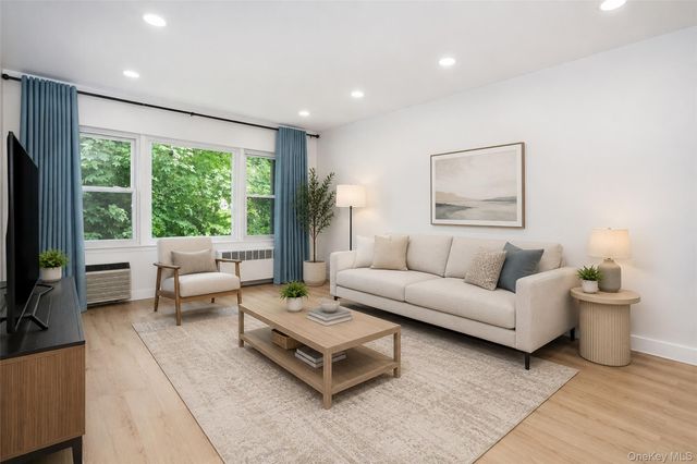643 Pelham Road 4D, New Rochelle, NY 10805