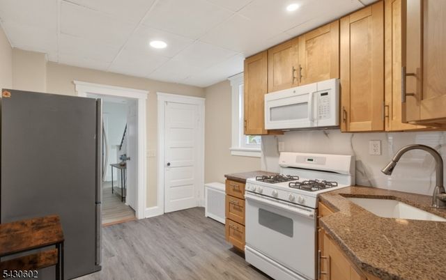 215 Grove St, Somerville Boro, NJ 08876