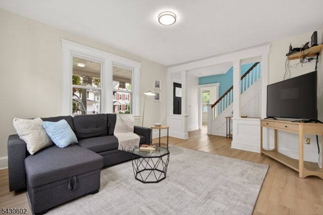 215 Grove St, Somerville Boro, NJ 08876