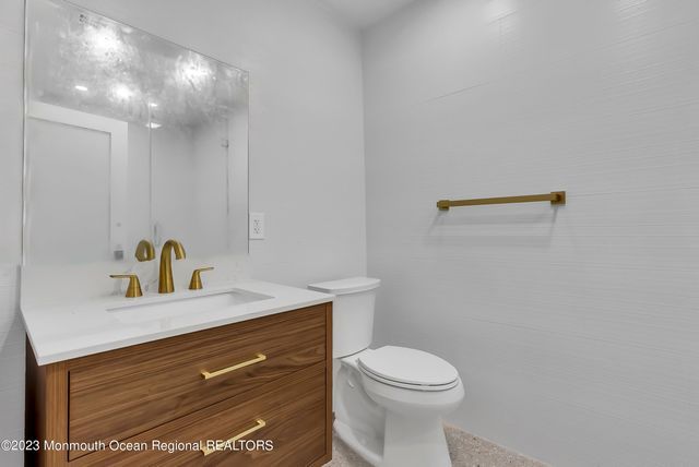 265 Whalepond Road, Oakhurst, NJ 07755