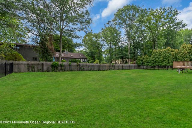 265 Whalepond Road, Oakhurst, NJ 07755