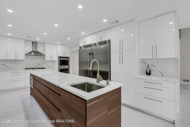 265 Whalepond Road, Oakhurst, NJ 07755