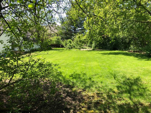 882 N FRANKLIN Avenue, Palatine, IL 60067