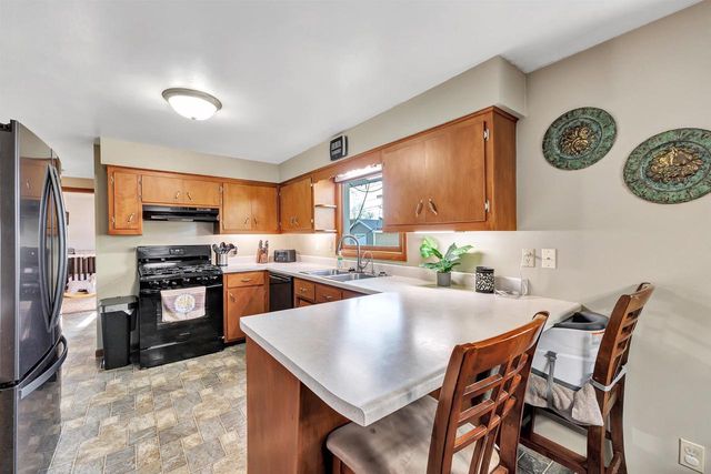 3012 LAWNDALE DRIVE, Green Bay, WI 54311