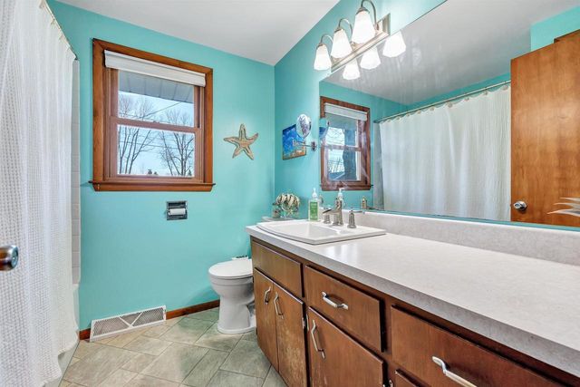 3012 LAWNDALE DRIVE, Green Bay, WI 54311