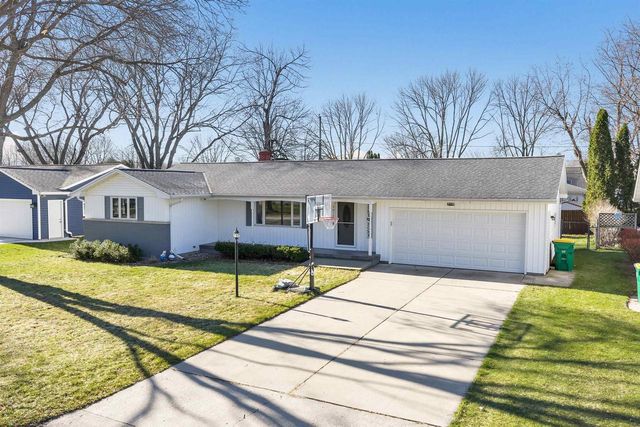 3012 LAWNDALE DRIVE, Green Bay, WI 54311