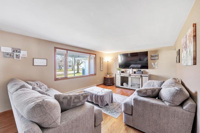 3012 LAWNDALE DRIVE, Green Bay, WI 54311