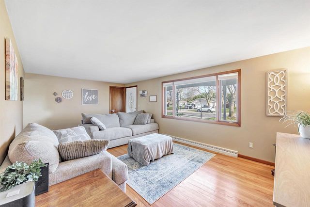 3012 LAWNDALE DRIVE, Green Bay, WI 54311