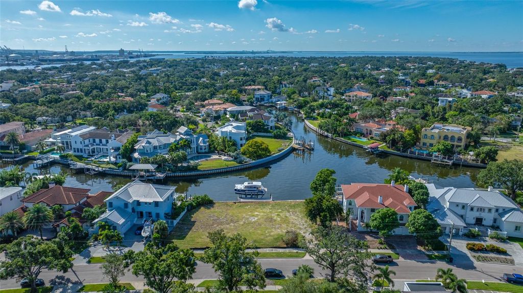 Image 2 of property listing at 102 ADALIA AVENUE, Tampa, FL 33606