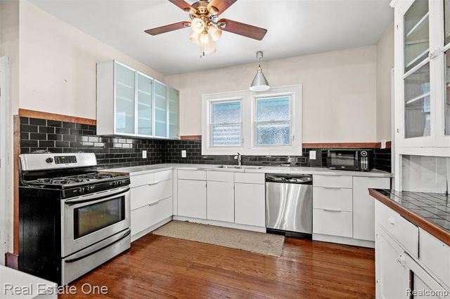 2965 Fischer Street, Detroit, MI 48214