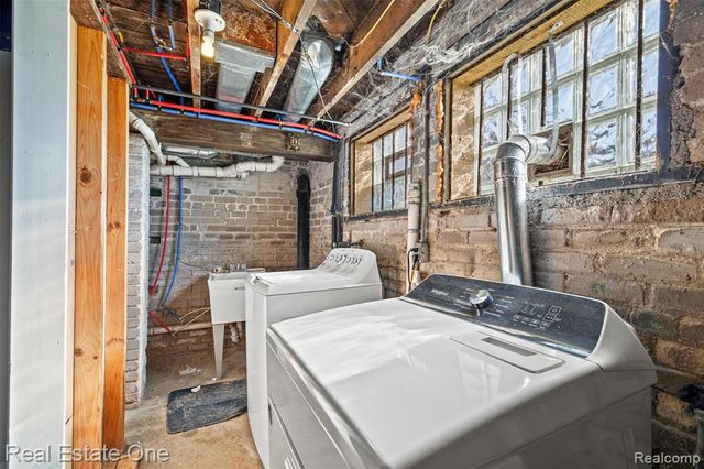 2965 Fischer Street, Detroit, MI 48214