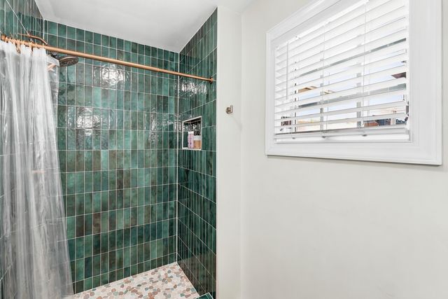 101 Hemlock Shores DR, Goodview, VA 24095