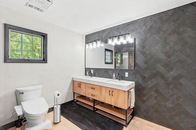 101 Hemlock Shores DR, Goodview, VA 24095