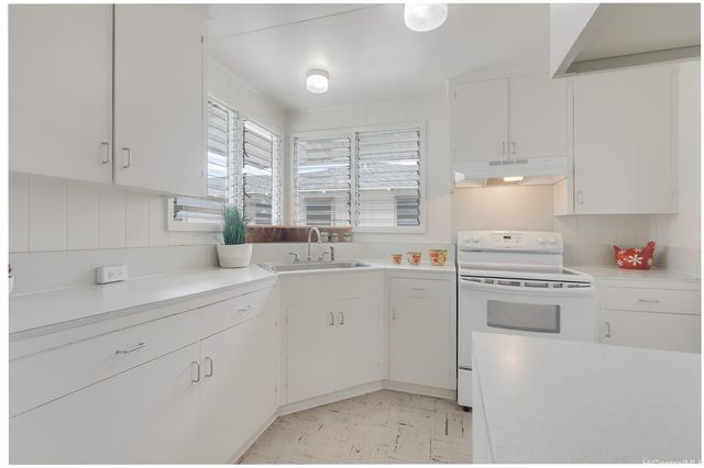 2166 Palolo Avenue, Honolulu, HI 96816