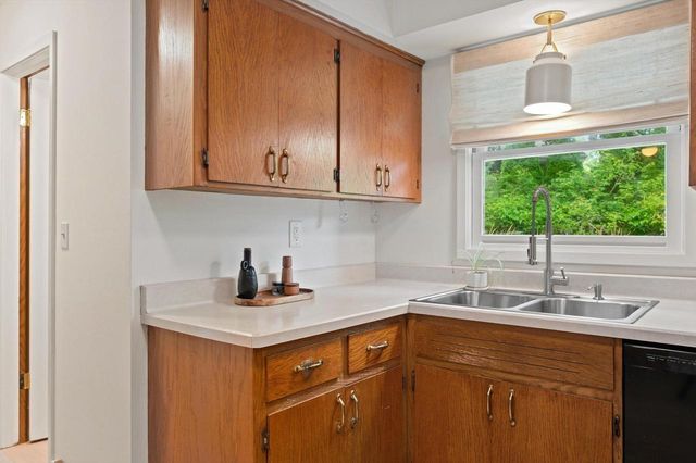 N86W5257 Covington SQUARE, Cedarburg, WI 53012