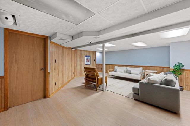 N86W5257 Covington SQUARE, Cedarburg, WI 53012
