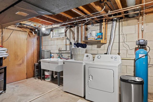 N86W5257 Covington SQUARE, Cedarburg, WI 53012