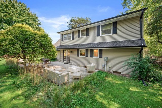 N86W5257 Covington SQUARE, Cedarburg, WI 53012