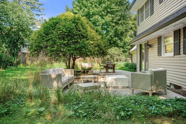 N86W5257 Covington SQUARE, Cedarburg, WI 53012