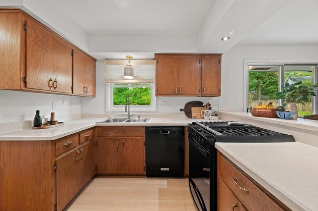 N86W5257 Covington SQUARE, Cedarburg, WI 53012