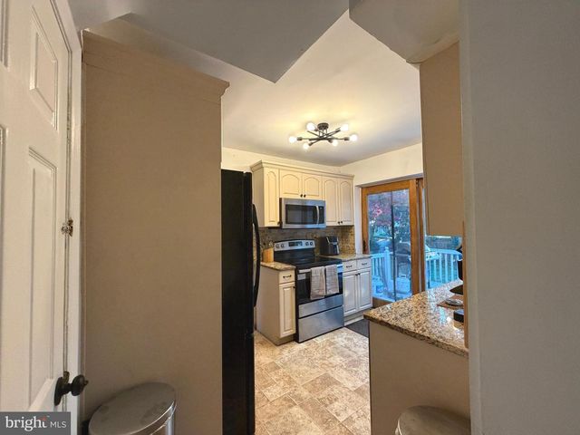 66 WESTERLY RD, Camp Hill, PA 17011