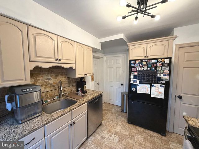 66 WESTERLY RD, Camp Hill, PA 17011