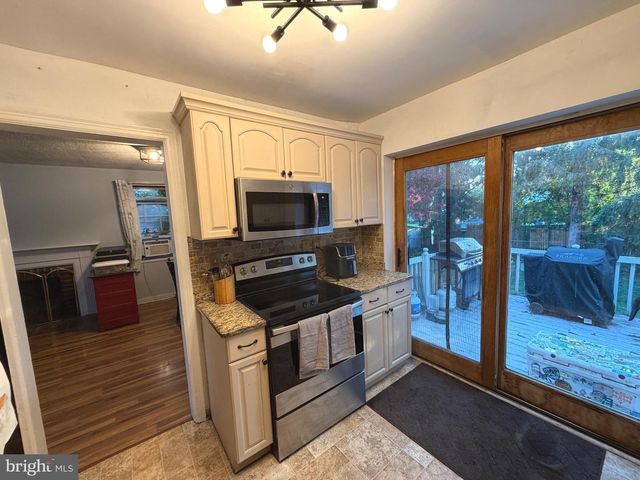 66 WESTERLY RD, Camp Hill, PA 17011