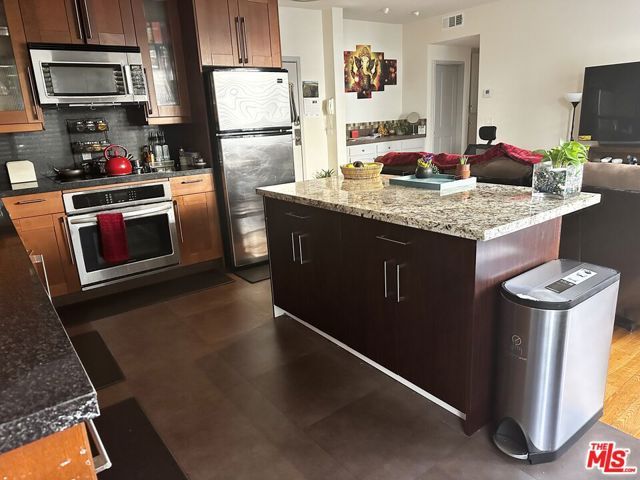 1812 Overland Avenue 105, Los Angeles, CA 90025