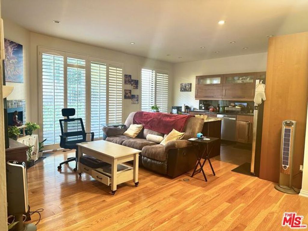 1812 Overland Avenue 105, Los Angeles, CA 90025