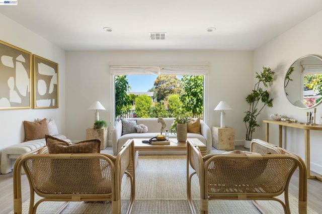 3954 Forest Hill Ave, Oakland, CA 94602