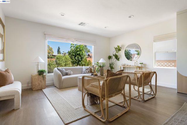 3954 Forest Hill Ave, Oakland, CA 94602