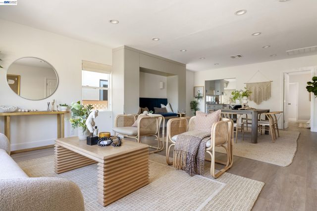 3954 Forest Hill Ave, Oakland, CA 94602