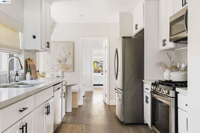 3954 Forest Hill Ave, Oakland, CA 94602
