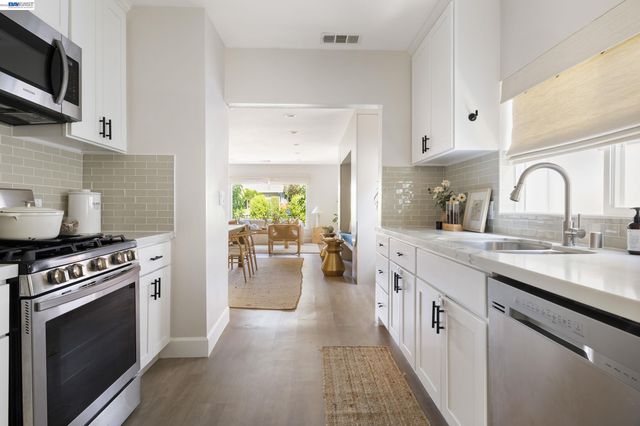 3954 Forest Hill Ave, Oakland, CA 94602