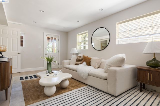 3954 Forest Hill Ave, Oakland, CA 94602