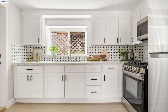 3954 Forest Hill Ave, Oakland, CA 94602