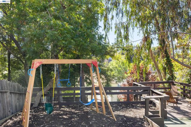 3954 Forest Hill Ave, Oakland, CA 94602