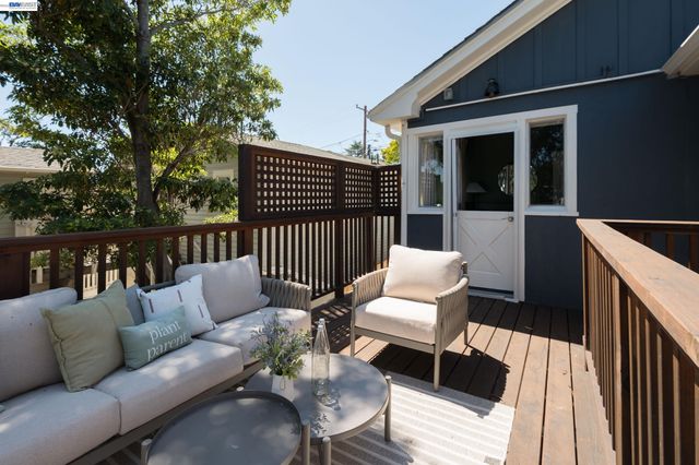 3954 Forest Hill Ave, Oakland, CA 94602