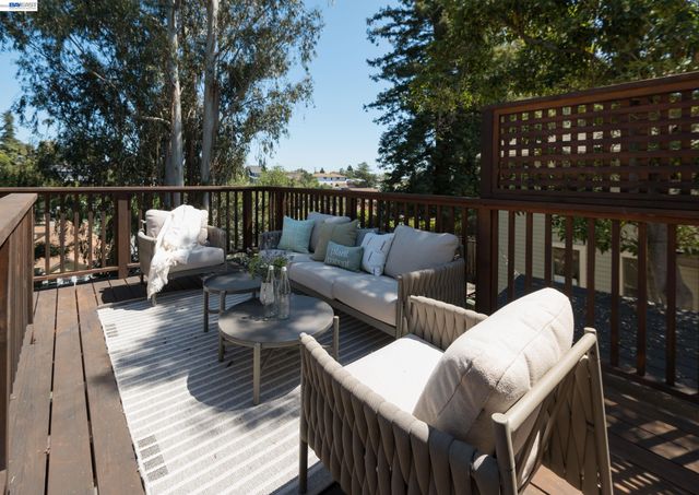 3954 Forest Hill Ave, Oakland, CA 94602