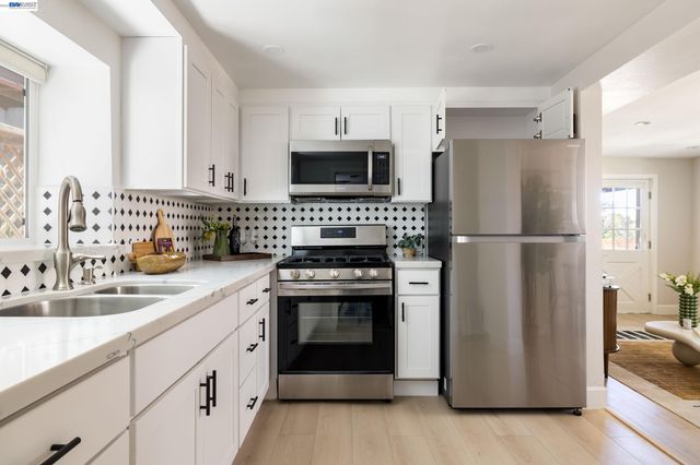 3954 Forest Hill Ave, Oakland, CA 94602