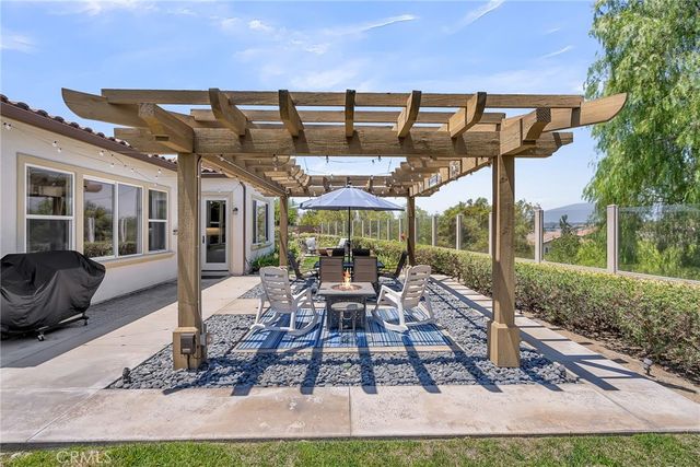 3309 Paseo De Valle, Riverside, CA 92503