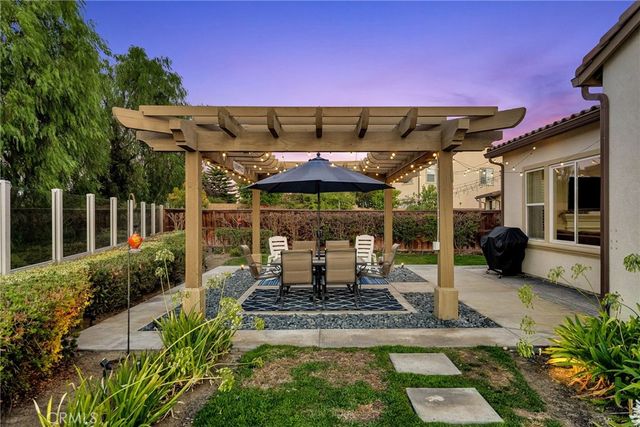 3309 Paseo De Valle, Riverside, CA 92503