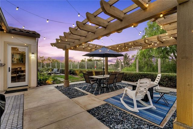 3309 Paseo De Valle, Riverside, CA 92503