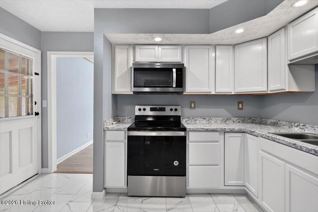 3501 Bonaventure Blvd, Louisville, KY 40219
