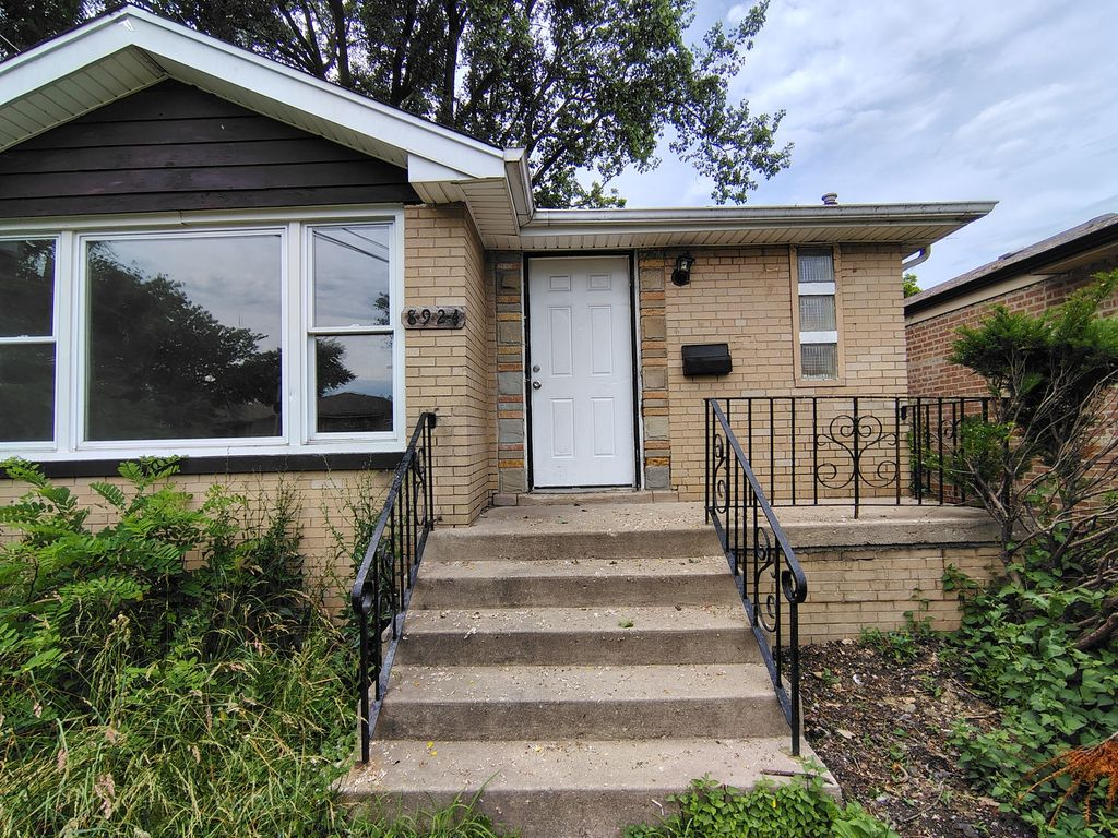 8924 S Paulina Street, Chicago, IL 60620