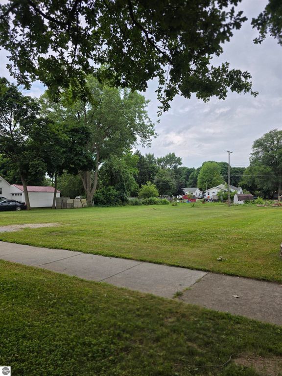 Image 1 of property listing at 111 Grove, Alma, MI 48801