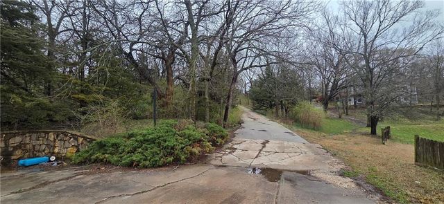 939 E 1264 Road, Lawrence, KS 66047